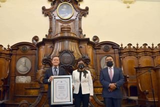 Recibe reconocimiento como Profesor Em&eacute;rito el doctor Gerardo Torres del Castillo