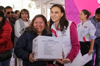 Con &eacute;xito SMDIF realiza tercera jornada imparable en el barrio de Analco