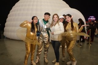 Ceci Arellano y menores de Casa de la Ni&ntilde;ez Poblana