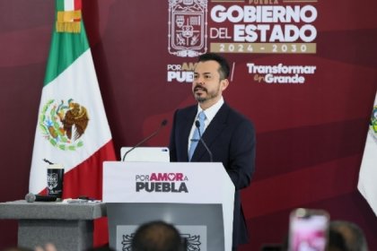 Garc&iacute;a Parra acusa a TV Azteca de disfrazar de "especialista" a exvocero del PAN para golpear al Gobierno de Puebla