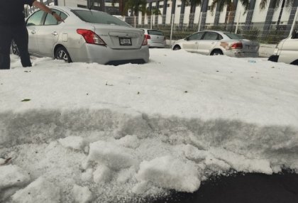 Fuertes lluvias y granizo cubren de hielo unidades deportivas en la zona de los estadios