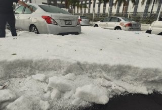 Fuertes lluvias y granizo cubren de hielo unidades deportivas en la zona de los estadios