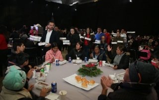 En uni&oacute;n y armon&iacute;a, Gobierno de Puebla ofrece cenas navide&ntilde;as a familias