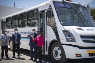 Inaugura Rectora Lilia Cedillo caseta de vigilancia y entrega autob&uacute;s a la Facultad de Medicina Veterinaria y Zootecnia