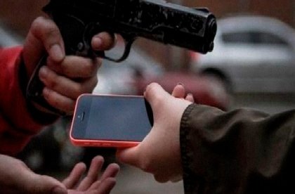 Violento asalto en el Bulevar Hermanos Serd&aacute;n: despojan a cuentahabiente de 100 mil pesos y un iPhone 16