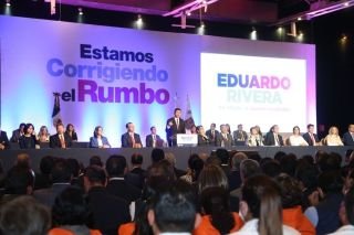 Entre cr&iacute;ticas y elogios Eduardo Rivera present&oacute; su primer informe de labores