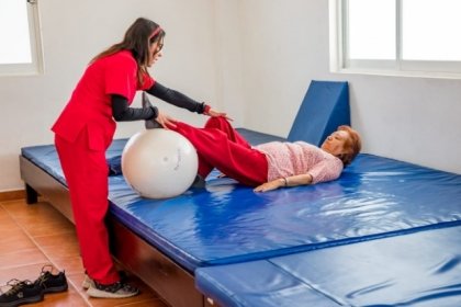 Brind&oacute; SMDIF m&aacute;s de 15 mil rehabilitaciones a 753 personas con discapacidad