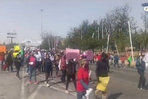 Taxistas piratas y 28 de Octubre desquician vialidad en Angel&oacute;polis