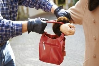 &iexcl;Qu&eacute; bonita familia! Entre todos, ahorcan y someten a chica para robarla en Toluca