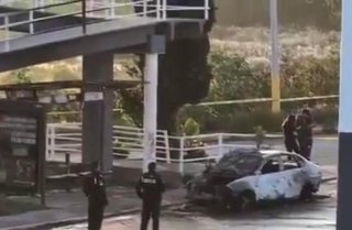 Hallan auto calcinado con dos cuerpos en el Perif&eacute;rico Ecol&oacute;gico