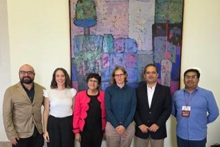 Gobierno de Puebla sostiene encuentro con Charlotte Guth artifice de la red ciclista de Paris