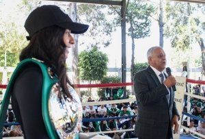Practica box "La Bonita" S&aacute;nchez con 2 mil estudiantes