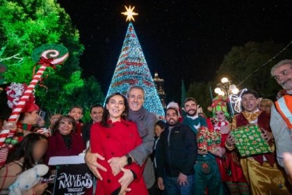 Para deleite de las y los poblanos Pepe Chedraui encabez&oacute; el encendido del &Aacute;rbol de Navidad en el Z&oacute;calo de la Ciudad