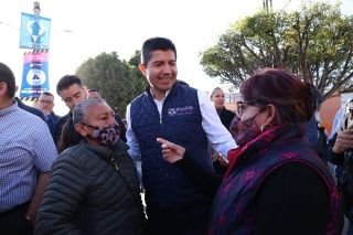Eduardo Rivera arranca pavimentaci&oacute;n de calle Rosales en Santa Catarina Coatepec