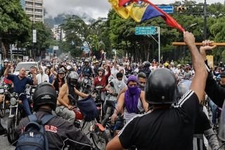 Al menos, 12 muertos por protestas contra r&eacute;gimen de Maduro en Venezuela