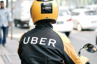 Uber trata de enga&ntilde;ar a los poblanos; no tiene permiso de traslado en moto a usuarios