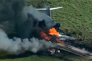 En Texas se estrella e incendia avi&oacute;n con 21 personas a bordo