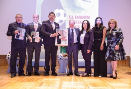 Gobierno del Estado de Puebla y Jos&eacute; Ram&oacute;n Fern&aacute;ndez proyectan legado mundialista de M&eacute;xico