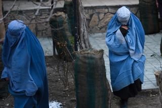 Con permiso de los talibanes, algunas ONG reanudan actividades con mujeres en el sector salud de Afganist&aacute;n
