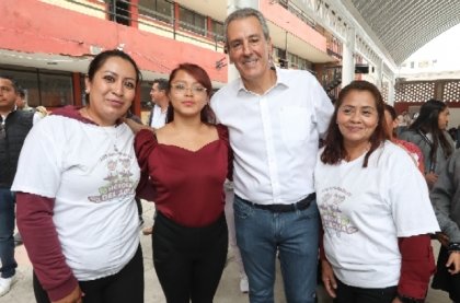 Entreg&oacute; Pepe Chedraui techado escolar en la Primaria Pacheco y Henning