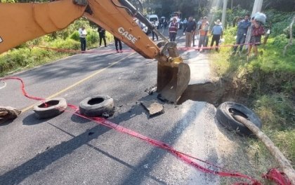 Atiende Gobierno Estatal falla en carretera Acuaco &ndash; Huehuetla