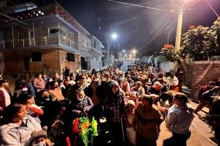 Convive el senador Armenta con familias poblanas en el marco de las posadas