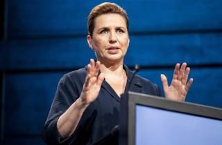 Atacan a Mette Frederiksen, primera ministra de Dinamarca; detienen al agresor
