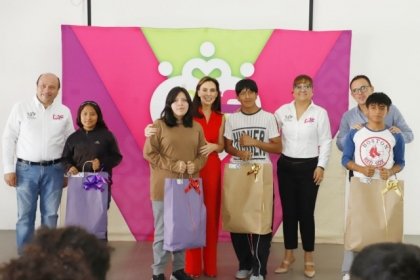 Entreg&oacute; MariElise Budib chamarras y tenis a ni&ntilde;as y ni&ntilde;os del Centro de D&iacute;a