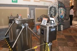 Por instrucci&oacute;n de Presidente Pepe Chedraui retiran torniquetes de acceso del Palacio Municipal