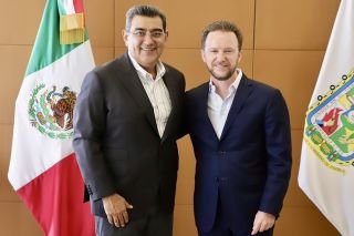 Las apariciones extra&ntilde;as generan suspicacias; Luis Banck visit&oacute; al gobernador Sergio Salom&oacute;n&nbsp;