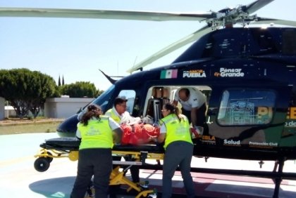 Con ambulancia A&eacute;rea, gobierno garantiza atenci&oacute;n especializada de una joven tras complicaciones por ces&aacute;rea