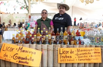 Gobierno estatal impulsa mezcal, artesan&iacute;as y riqueza comunitaria en Caltepec