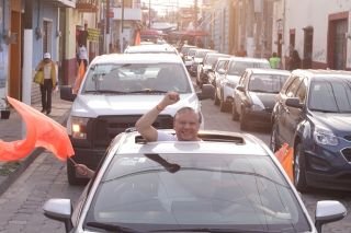 Fernando Morales y la Ola Naranja llenan las calles de Atlixco en su &uacute;ltimo recorrido de campa&ntilde;a&nbsp;