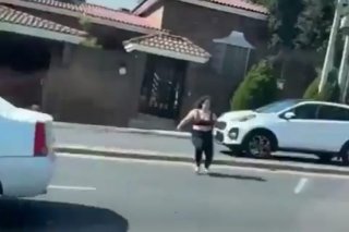 Tragedia en Leones: Joven se lanza a los autos en crisis de salud mental; conductor termina detenido