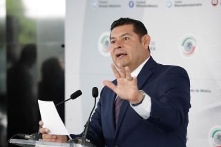 Alto a los agravios solicita Armenta a Ken Salazar