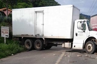 Alerta en Sinaloa: hay bloqueos en carreteras de Escuinapa