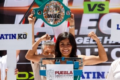 "La Bonita&rdquo; S&aacute;nchez y su rival cumplen con la b&aacute;scula para pelea con causa