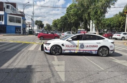 Manifestaci&oacute;n en la FGE provoca caos vial en el Bulevar 5 de Mayo