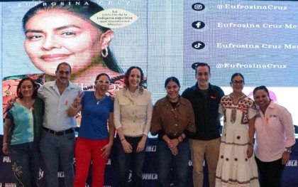 Eufrosina Cruz conmemora el D&iacute;a Naranja en Puebla