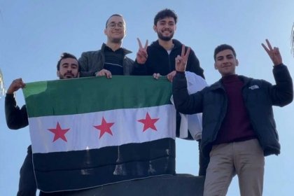 Refugiados sirios comienzan regreso desde Turqu&iacute;a tras ca&iacute;da de Al Asad; van m&aacute;s de 30 mil