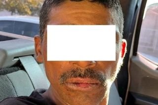 Subi&oacute; a cami&oacute;n y arroj&oacute; &aacute;cido a pasajeros en Guadalajara