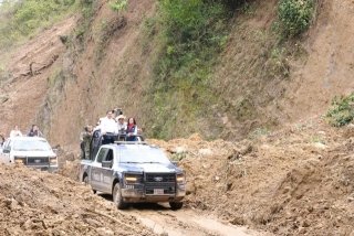Gobierno federal y estatal reabren accesos a Tlacuilotepec; reconstruir&aacute;n puente derribado por lluvias