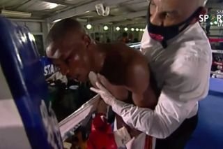 Muere boxeador sudafricano que solt&oacute; golpes al aire durante una pelea