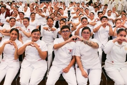 Gobierno de Puebla impulsa a j&oacute;venes talentosos que cuidan salud de poblanos