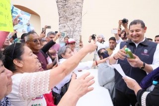 Armenta escucha de manera directa necesidades de habitantes de Atlixco
