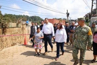 Gobernador Armenta supervisa limpieza y reconstrucci&oacute;n de viviendas afectadas en Huauchinango