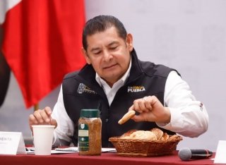 Pan de Zacatl&aacute;n recibe denominaci&oacute;n constitucional y homenaje a panaderas y panaderos