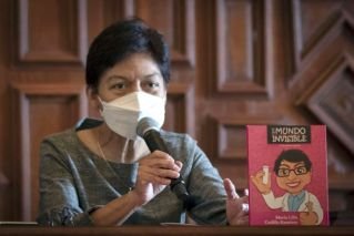 Presenta la Rectora Lilia Cedillo la segunda edici&oacute;n de su libro El mundo invisible