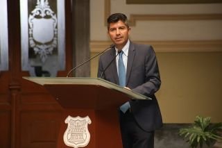 Entrega Ayuntamiento de Puebla distinciones al m&eacute;rito docente