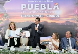 Libro "Puebla, el latido de M&eacute;xico", proyecta riqueza cultural y tur&iacute;stica del Estado